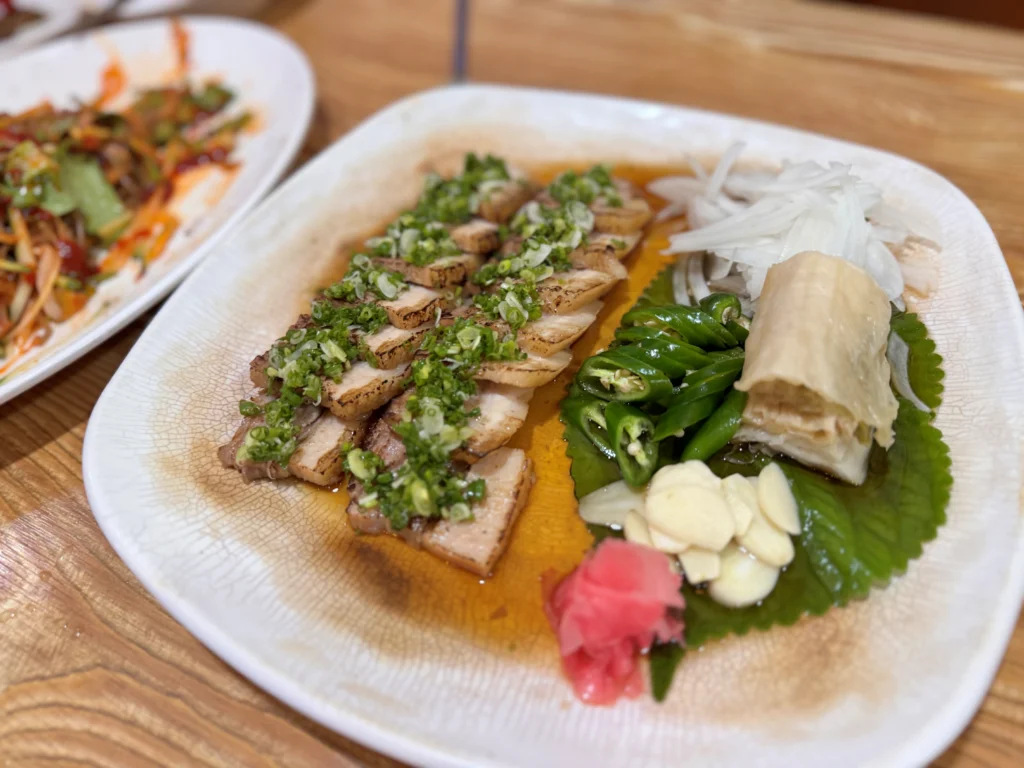 준이네한치모밀 수육