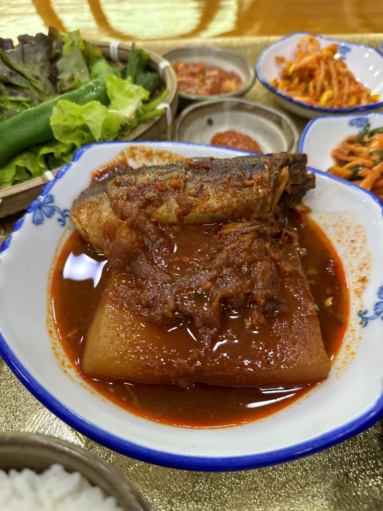 부산 중앙동 섬진강재첩국 고등어 조림